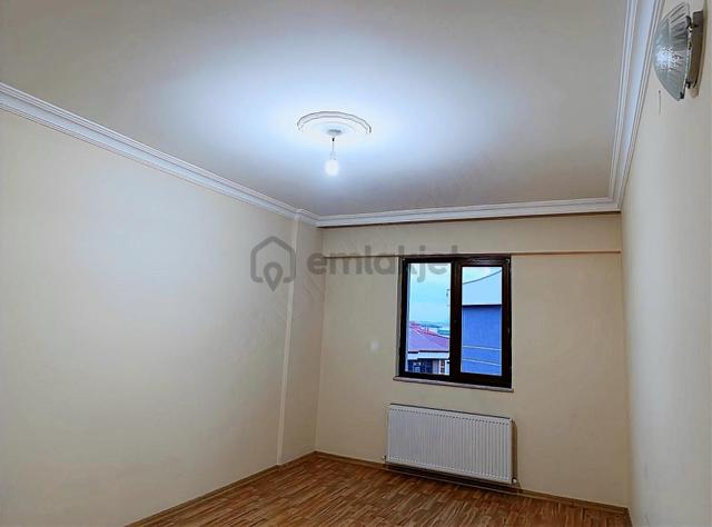 Yenişehir Mahallesi'nde Kiralık 3+1 Arakatta K.otopaklı Daire