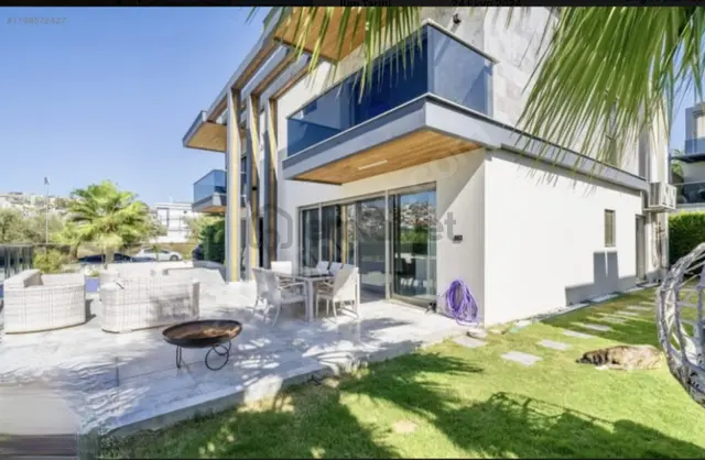 Sahıle Yakın-guvenlık-özel Havuz/otopark-bahçe-lüx-akıllı Ev-tam Müstakil (2 Villa Birleştirilmiş) 3
