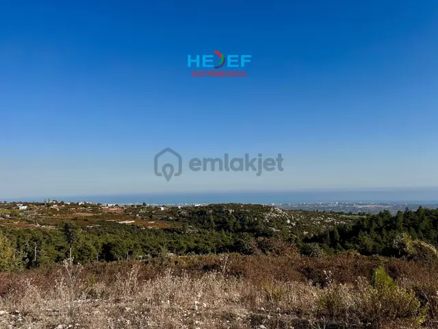 Hedef'ten Erdemli Sıraç'ta Deniz Manzaralı Satılık Arsa 1