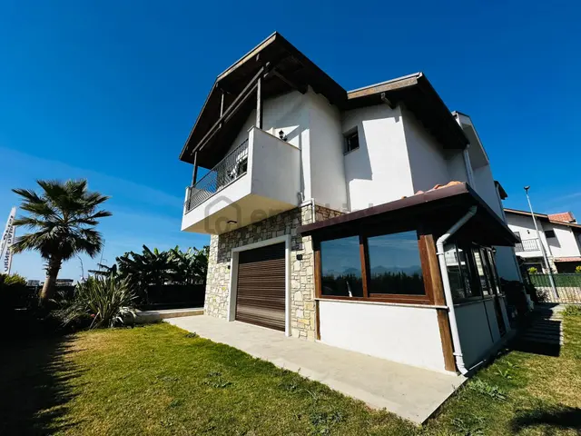 Guvenlık-özel Havuz-otopark-bahçe-lüx-akıllı Ev-yerden Isıtma-400 M2-tamamı Müstakil (köy Tadında) 3