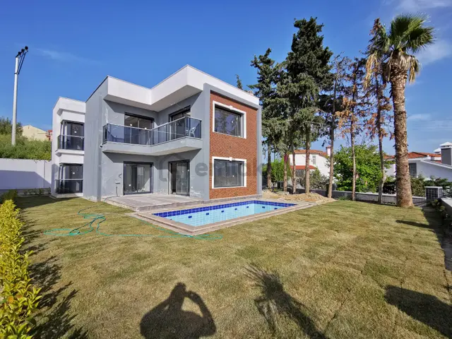 Manzara-güvenlik-400 M2-bahçe-özel Havuz-otopark-modern-yeni-lüx-tamamı Müstakil 3