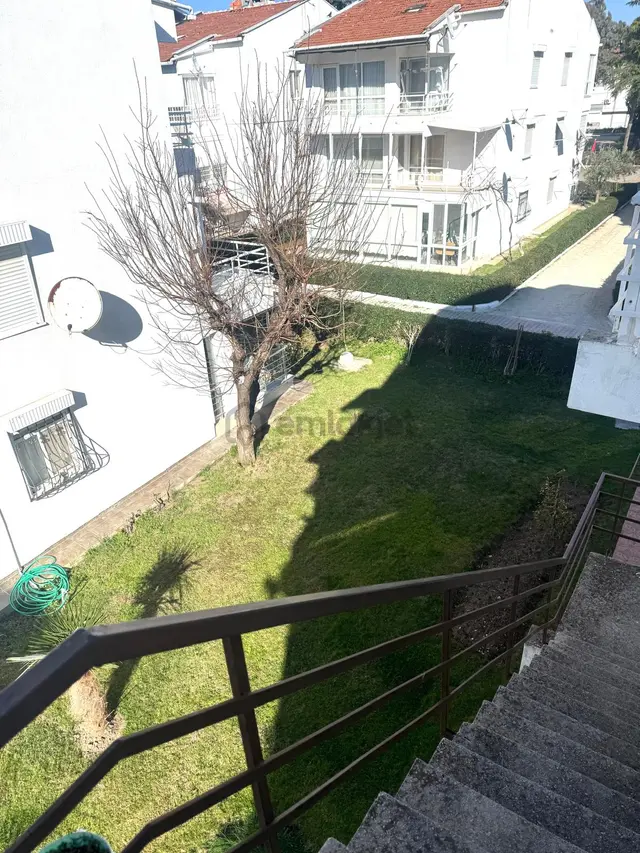 2+1 Masrafsız Merkezi Konumda Marmara 7 Sitesi Denize 100 M Fırsat Daire 5