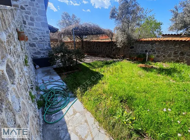 Urla Barbaros Köyünde 398 M2 Arsa İçinde Satılık Taş Villa 4