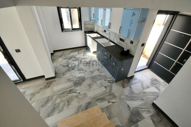 Satılık Müstakil Bahçeli Yeni Villa Denize Yakın Özel Plajlı Ev 4