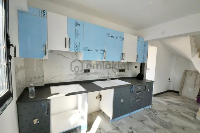 Satılık Müstakil Bahçeli Yeni Villa Denize Yakın Özel Plajlı Ev 2