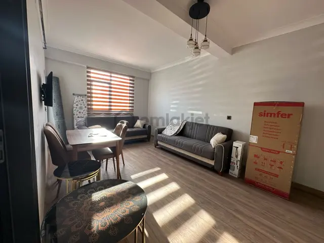 Akev Gayrimenkul'den Sırrın'da Lüks Sitede Kiralık 1+1 Giriş Kat 3