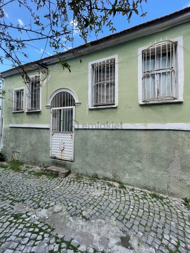 Premar Ayvada'dan Ayvalık Merkez'de 3+1 Avlulu 2 Katlı Taş Ev 3