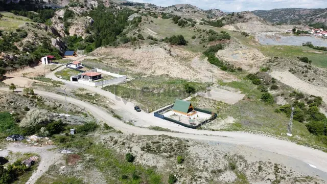 Arkadaş Emlaktan 530 M2 Çok Acil Satılık Hobi Bahçesi 2