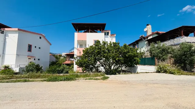 Datça Burgazda Satılık 335m² Arsa (20/40) İçinde 250 M² Bina 3