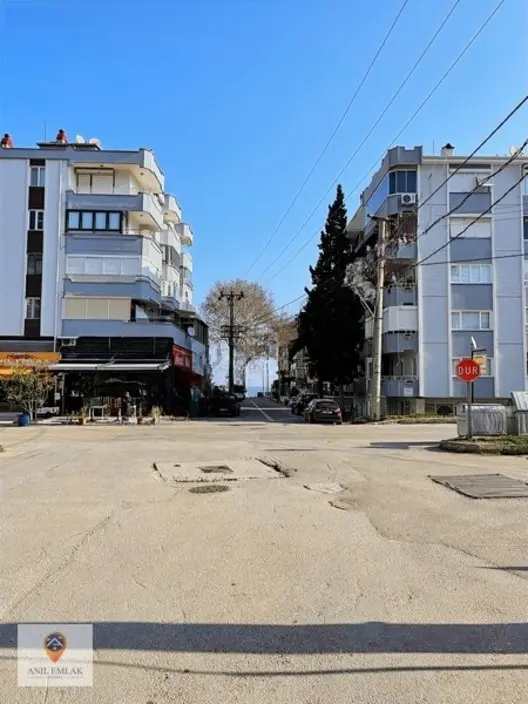 Anıl Emlak'tan Güzelyalı'da Arakat Eşyalı Kiralık Daire