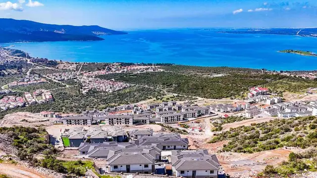 Didim Akbük’te Deniz Manzaralı Köşe Başı 2+1 Bahçe Katı Daire 2