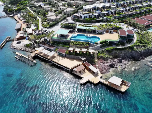 Bodrum Yalıkavak'ta Denize Sıfır Lüks Konsept 3+1 Villa 4