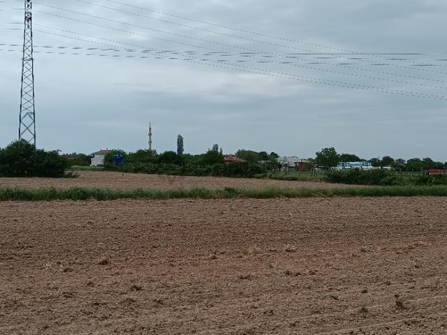 Edirköy Merkezde Yerleşim İçinde Etrafı Tel Örgü İle Çevrilmiş Satılık 278 M2 2