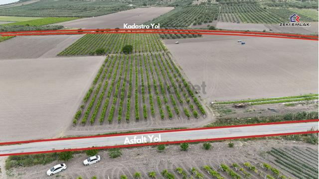 Zeki Emlak'tan Karayenice Mh. Yola Sıfır Satılık 5341 M ² Bağ 2