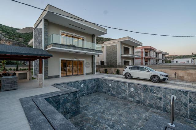 Avm-sahıle Yakın-özel Havuz/otopark-ultra Lüx-modern Mımarı-500 M2 Bahçe-akıllı Ev-tamamı Müstakil 1