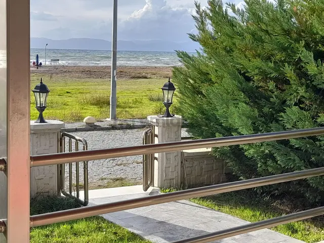 Dikili'de Denize Sıfır Ultralux Villa 2