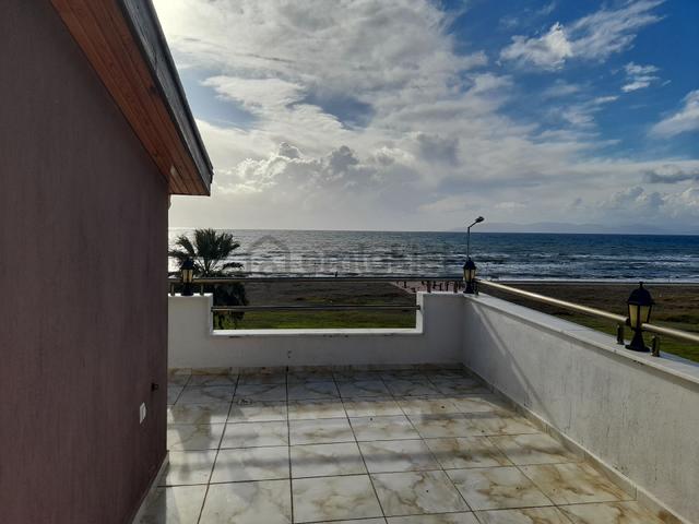 Dikili'de Denize Sıfır Ultralux Villa 5