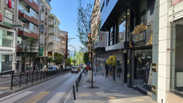 Trabzon Meydan Gazipaşa Caddesi Üzeri Kiralık Ofisler 3
