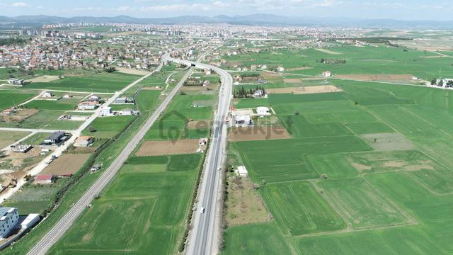 Miroğlu Gayrimenkul'den Uşak Merkez Bölmede Satılık 2+1 Ev + Meyve Bahçesi 5