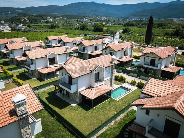 Kuşadası Davutlar'da Taş Villa Konsept Özel Havuzlu Fırsat Villa 5