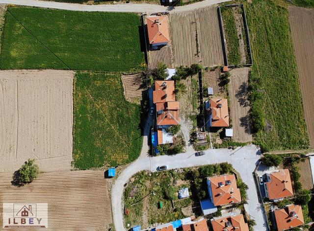 İlbey // Şuhut Merkez "zafer" Mahallesinde Satılık 1966 M² Arsa 5