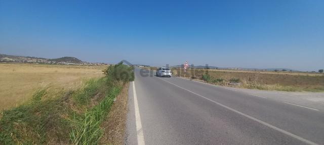 İzmir Foça Gerenköy Bağarası Ana Yol Cepheli Çiftlik Ve Depo İçin Uygun Tarla 4