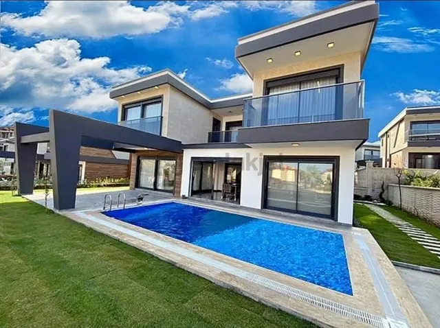 Kuşadası Güzelçamlı Mevki Ormana Komşu Yeni Müstakil Villa 1