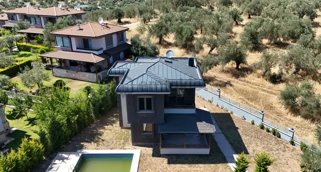 Irmaksudan Narlı Da Özel Havuzlu Bahçe Kullanımlı 3+1 Villa 3