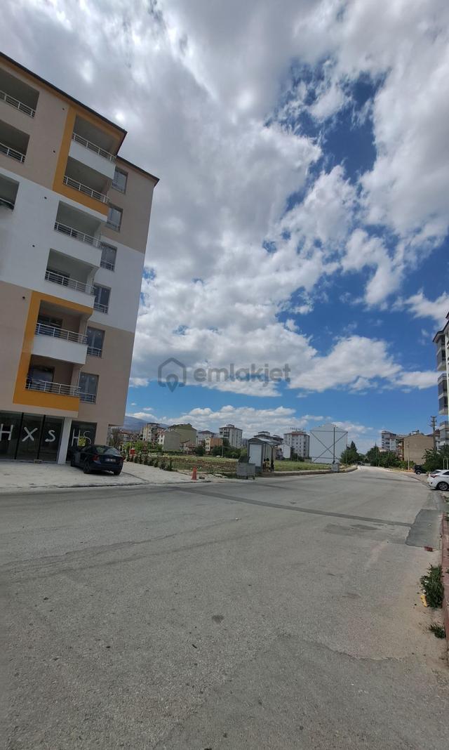 Niğde Merkez İlhanlı Mah. Menmune Türker Okulu Köşe Başı Cadde Üzerinde 2