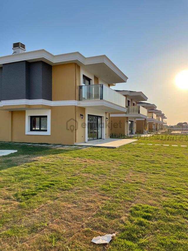 Kuşadası Davutlar Sahilinde Müstakil Sıfır Villa 5