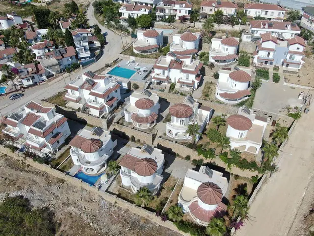 Alanya Türklar Mah. Denize Yakin Satılık Havuzlu 3+1 Villa 2