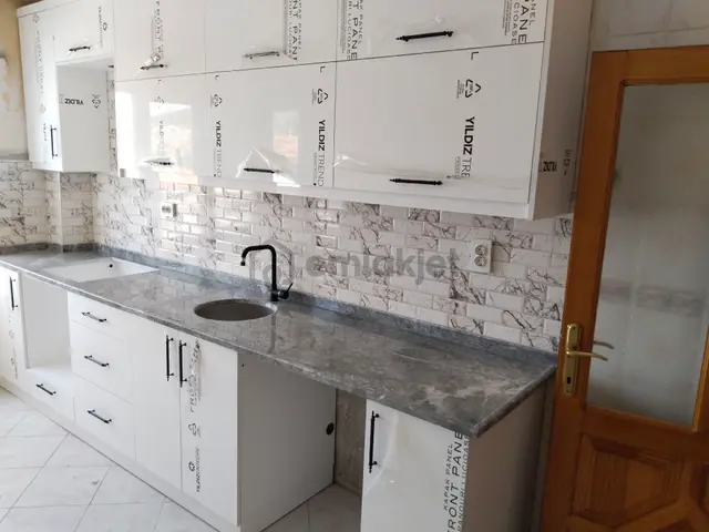 Bergama Cumhuriyet Meydanı 5 Dakika Mesafede 2+1 Geniş Ara Kat Satılık Daire 1