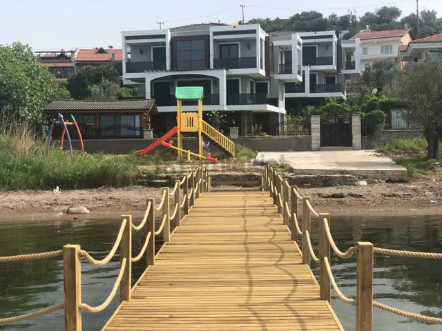 Balıkesir Ayvalık Ta Satılık Muhtesem Villa.denize Sıfır 1