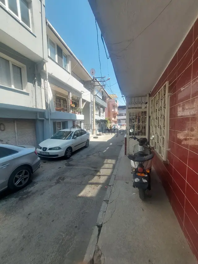 Bozyaka Merkez De 1 Adet İsyeri Dört Adet Daıre Acıl Satılık. 3