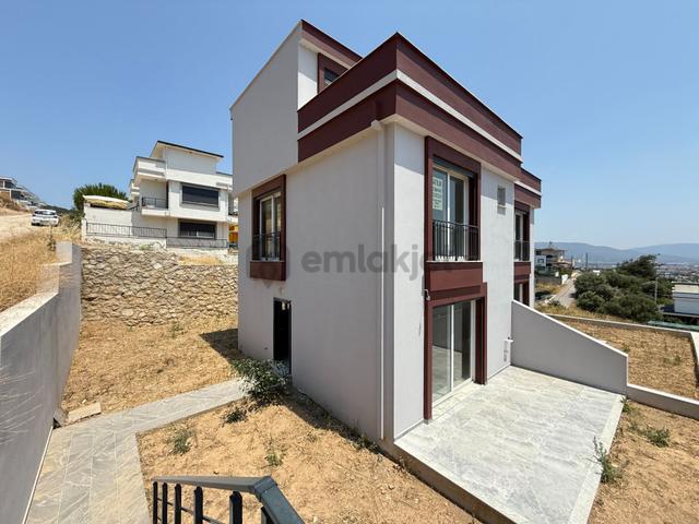 Seferihisar Doğanbey'de Satılık Deniz Manzaralı Bahçeli 3+1 Sıfır Villa 3