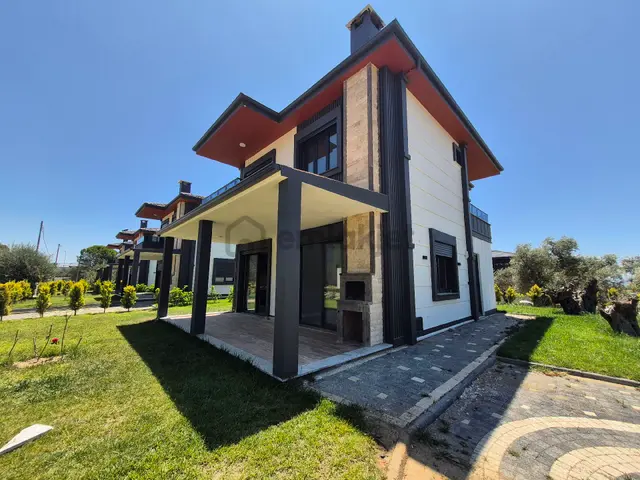 Arya'dan Güre 'de Tam Müstakil Bahçeli Villa 1