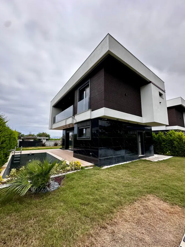 Kuşadası Güzelçamlı Müstakil Özel Havuzlu 3+1 Villa 4