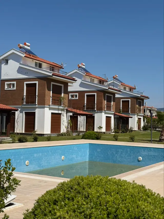 Denize Yakın Havuzlu Sitede Geniş Bahçeli 4+1 Müstakil Villa 2