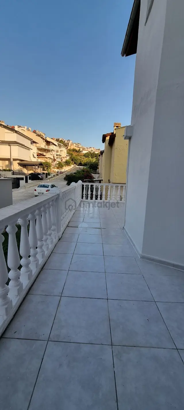 İzmir Seferihisar Ömür Beldesinde Havuzlu Sitede Tripleks Yazdığımız Satılıktır 3