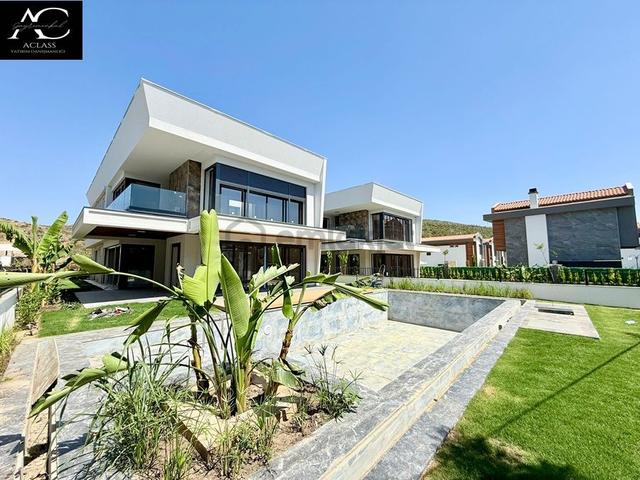 Butik Bir Sıte Icerisinde-özel Havuz-otopark-bahçe-merkezi-ultra Lüx-450 M2-tamamı Müstakil 5