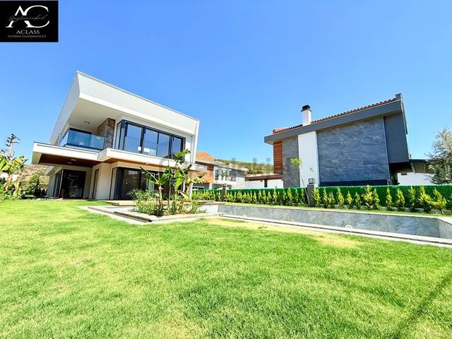 Butik Bir Sıte Icerisinde-özel Havuz-otopark-bahçe-merkezi-ultra Lüx-450 M2-tamamı Müstakil 4