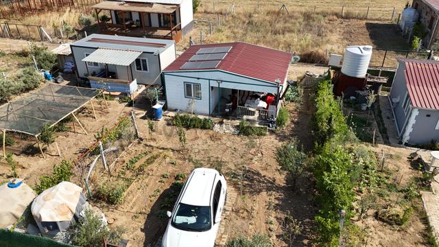 İzmir Develide Satılık Tapulu 240 M2 Bahçe 1+1 42 M2 Müstakil Ev 2