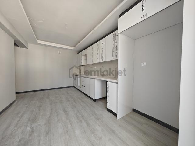 Başak'ta Full+full Yapılı E.banyolu Asansörlü Sıfır Bina 3+1 Katta Satılık Daire !! 5