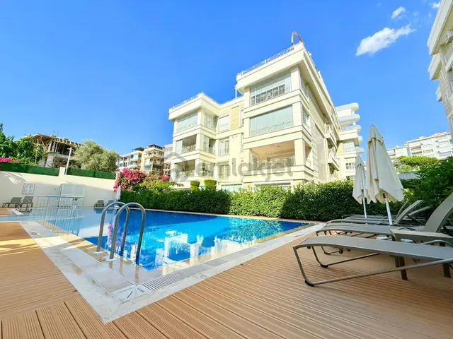 Marına'da Manzara-sahıle Yakın-havuz-guvenlık-otopark-kombi-lüx-329 M2 Özel Bahçeli Fırsat Daire 4
