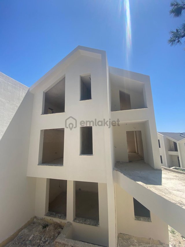 Kuşadası Kadınlar Denizi'nde 4+1 Bahçe Dubleks Daire Kuşadası Kadınlar Denizi'nde 4+1 Bahçe Dubleks Daire