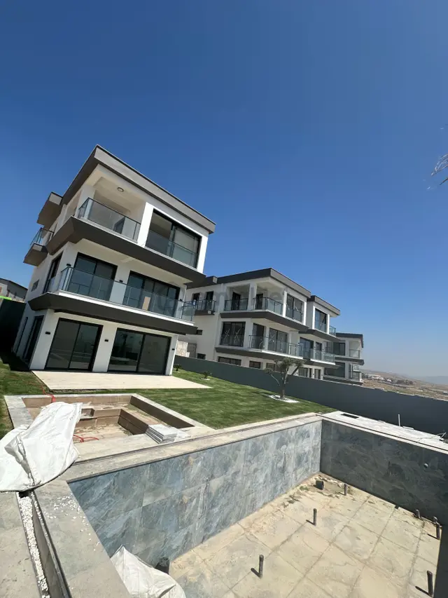 Mert Uçar'dan Satılık Menemen Villakent De Sıfır Villalar 3