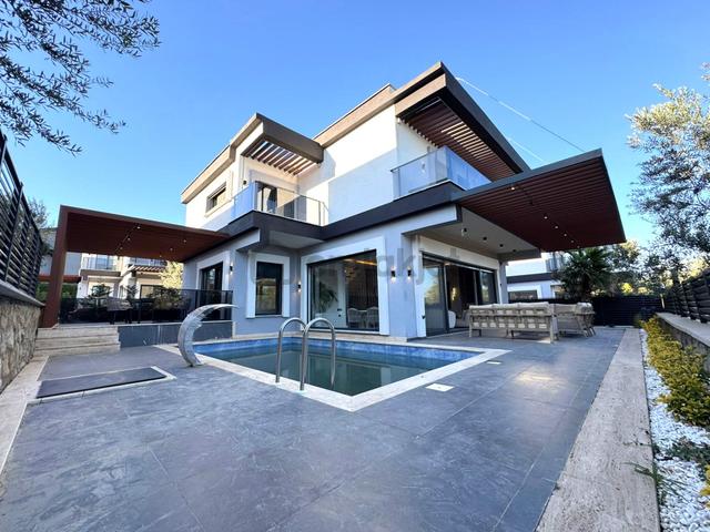 Güre'de,doğa Ve Deniz Manzaralı, Şık Tasarımlı, 5+1 Loft Villa 3