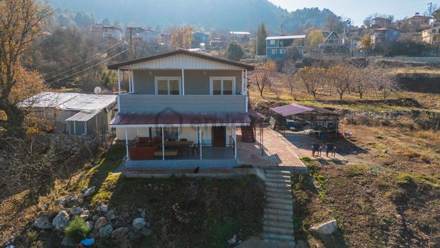 Antalya Döşemealtı Karaman'da 1200 M2 Arsa Alanı İçinde Satılık Müstakil Ev 4