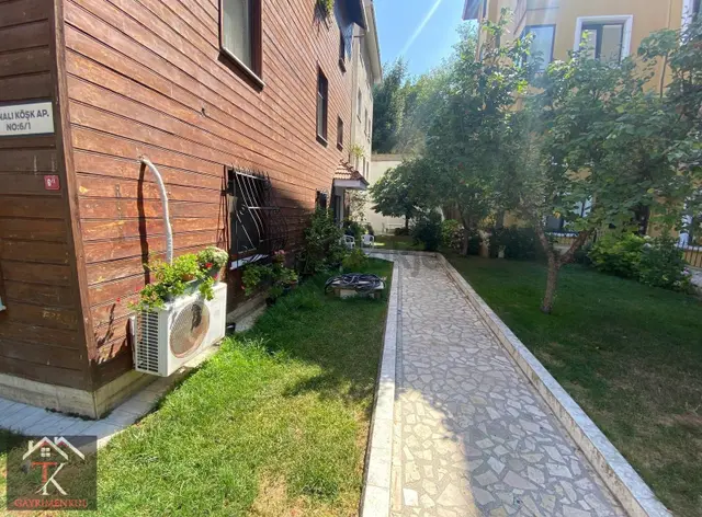 Tk'dan Üsküdar Salacakta Sahile Bir Paralelde Köşk Katında 4+1 2