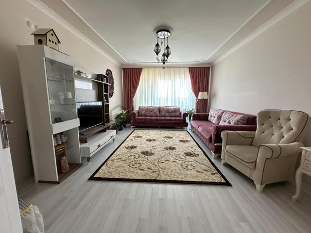 Feridunçelik'te Cadde Yakını Asansörlü Full Yapılı 3+1 Ara Katta Satılık Daire !! 4